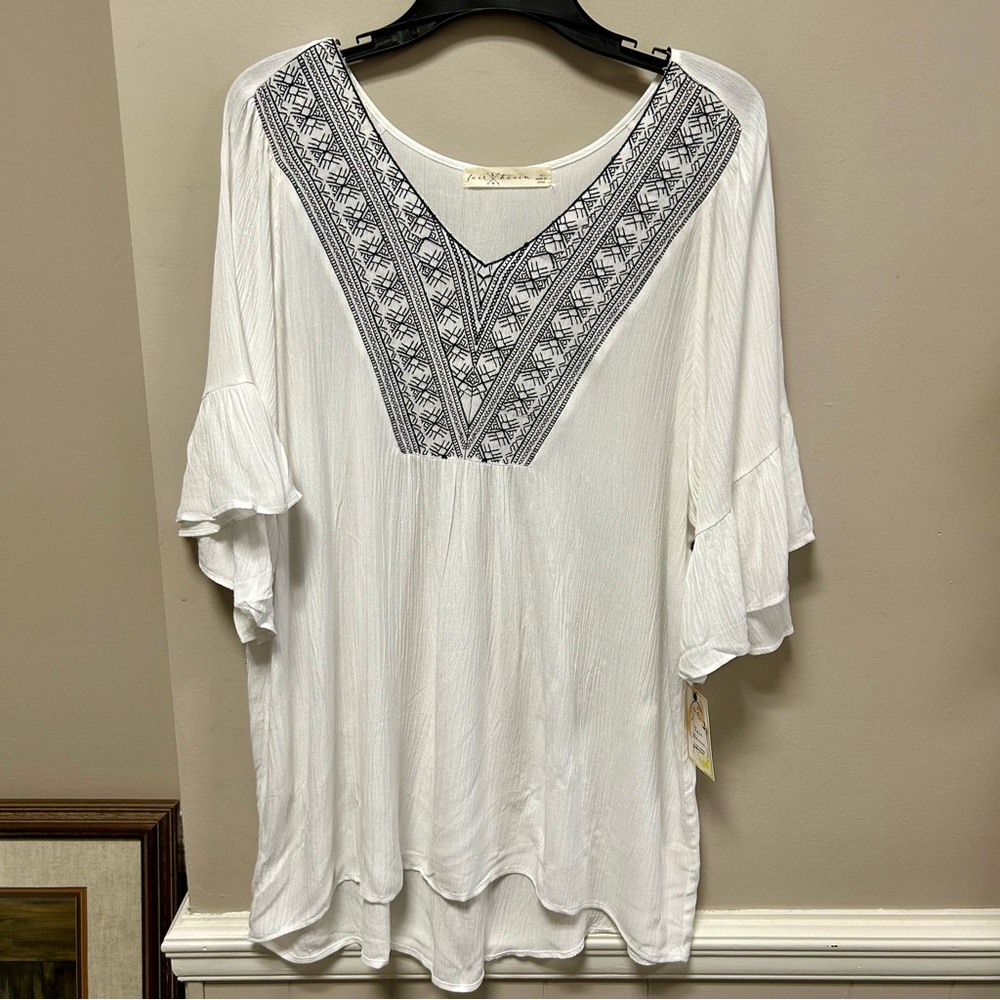 Fair Haven Sz 1XL White & Black Flowy Top NWT
